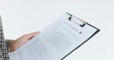 Jak bezpiecznie podpisać umowę deweloperską – lista kontrolna dla kupującego